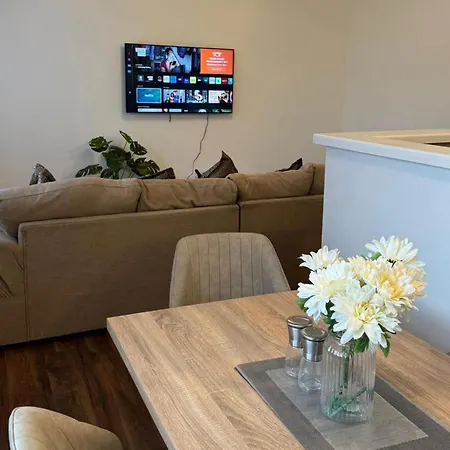 Apt Sleeps5-Parkg-Netflix-Near City Centre Etihad-2